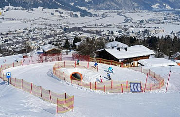 Der Skicross vom Skigebiet St. Johann in Tirol
